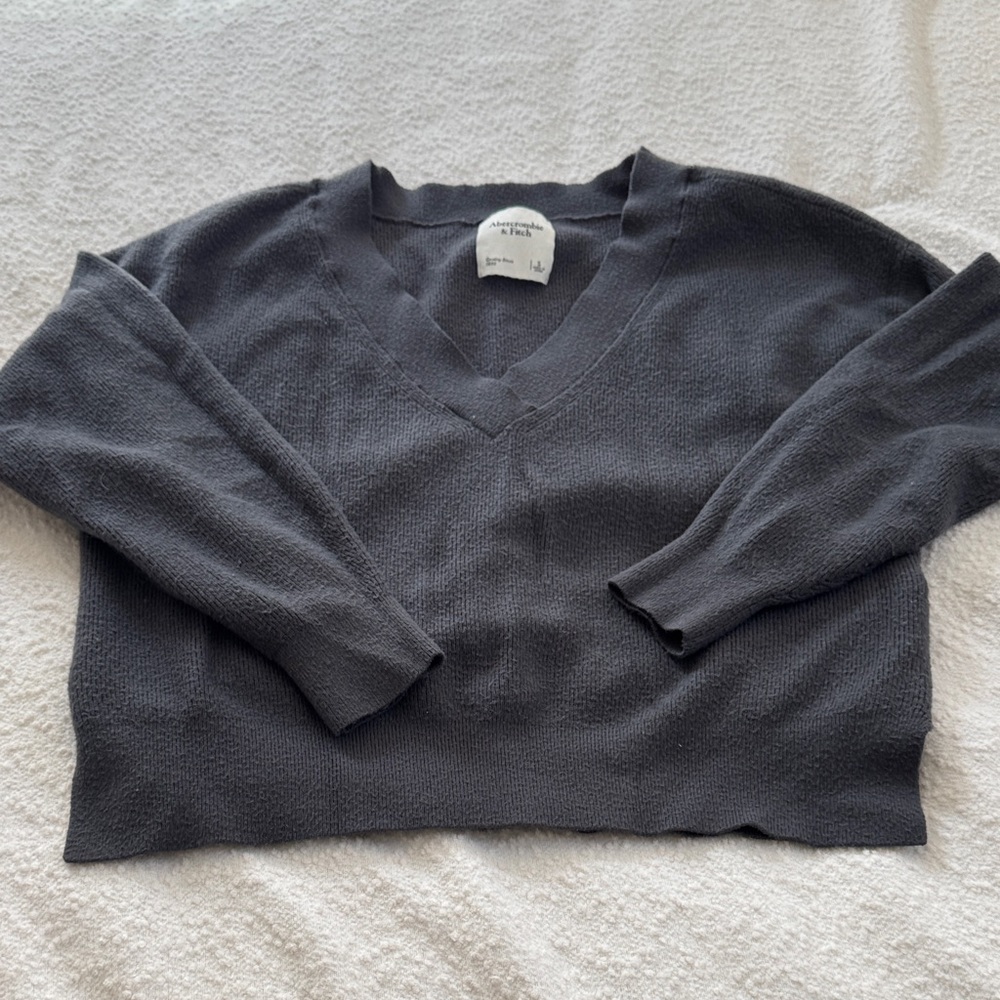 Abercrombie & Fitch women's v neck sweater small